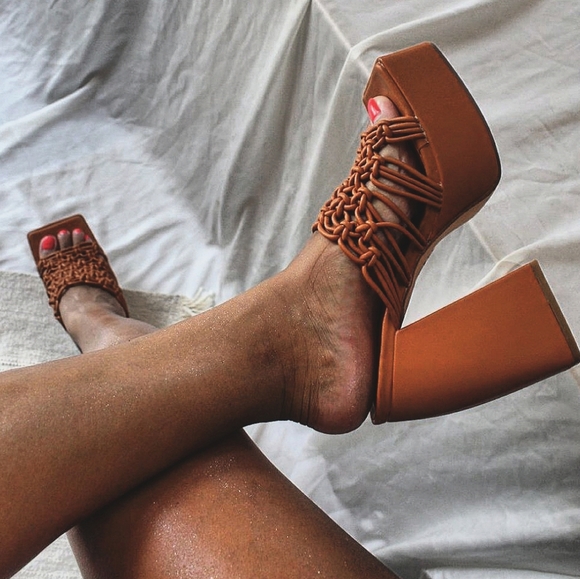 Shoes - 🆕The Kenzi // Camel chunky platform Mule